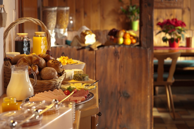 brasserie-BERRE LES ALPES-min_breakfast_buffet_food_restaurant_meal_hotel_plate_fresh-718745